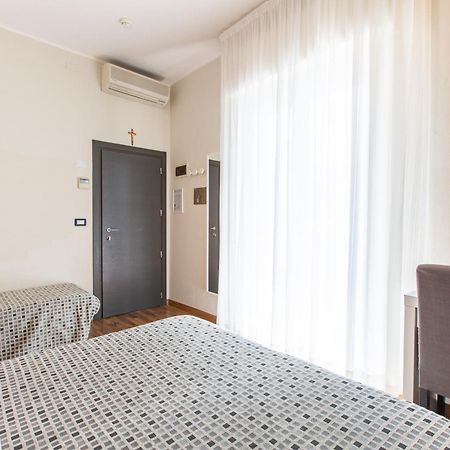 Hotel Gardenia Римини Экстерьер фото