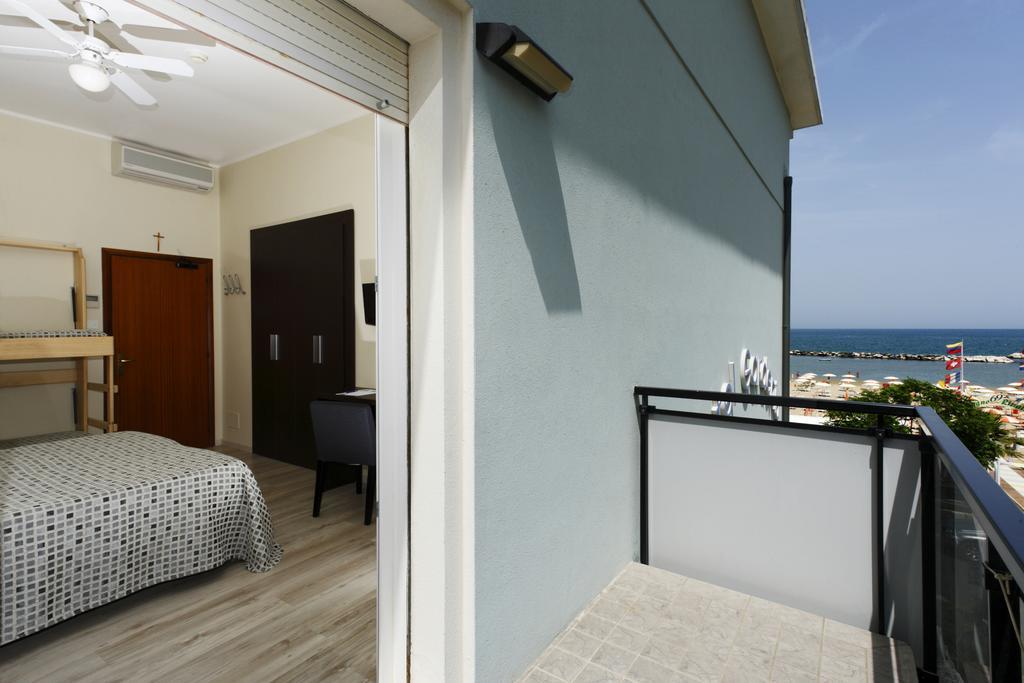 Hotel Gardenia Римини Экстерьер фото