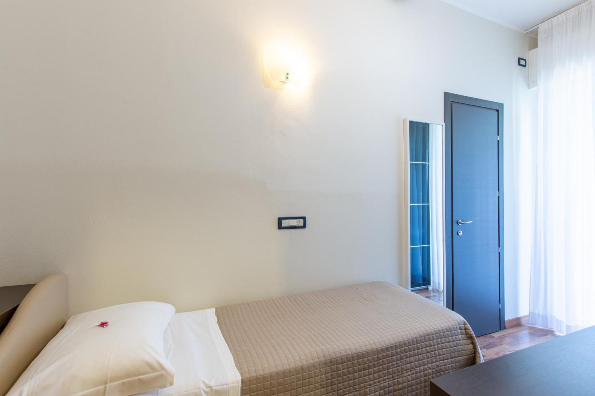 Hotel Gardenia Римини Экстерьер фото