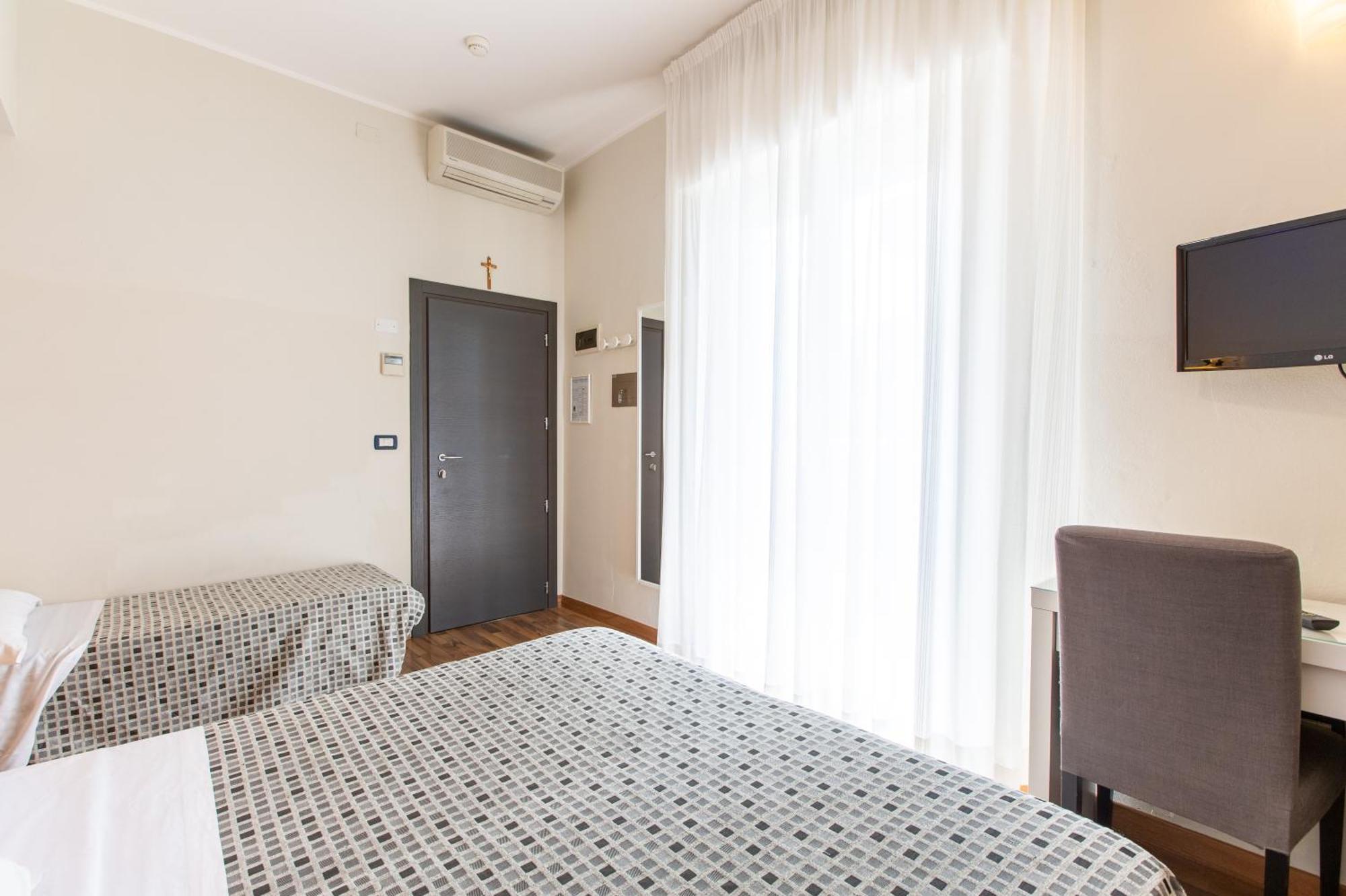Hotel Gardenia Римини Экстерьер фото