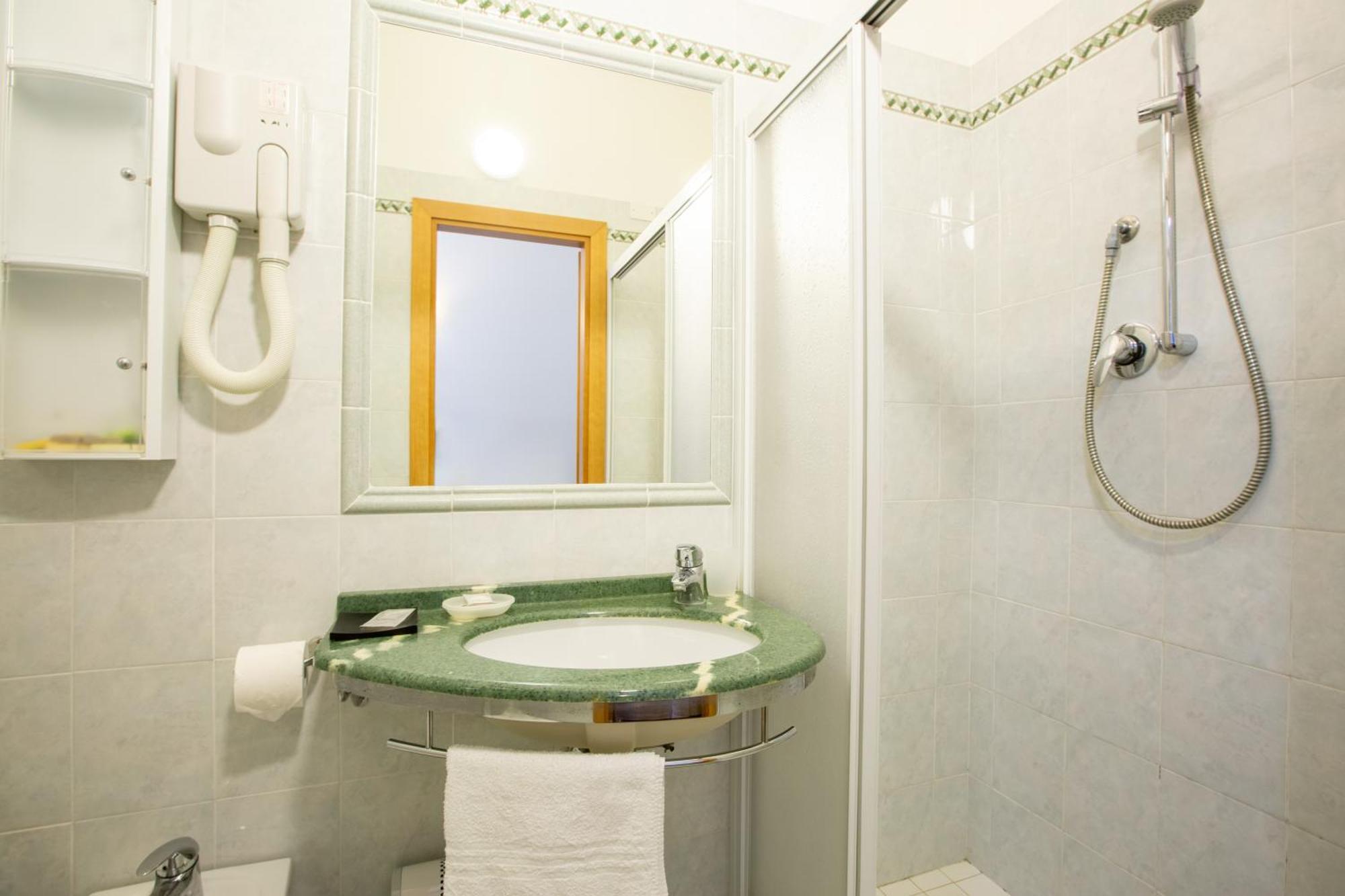 Hotel Gardenia Римини Экстерьер фото