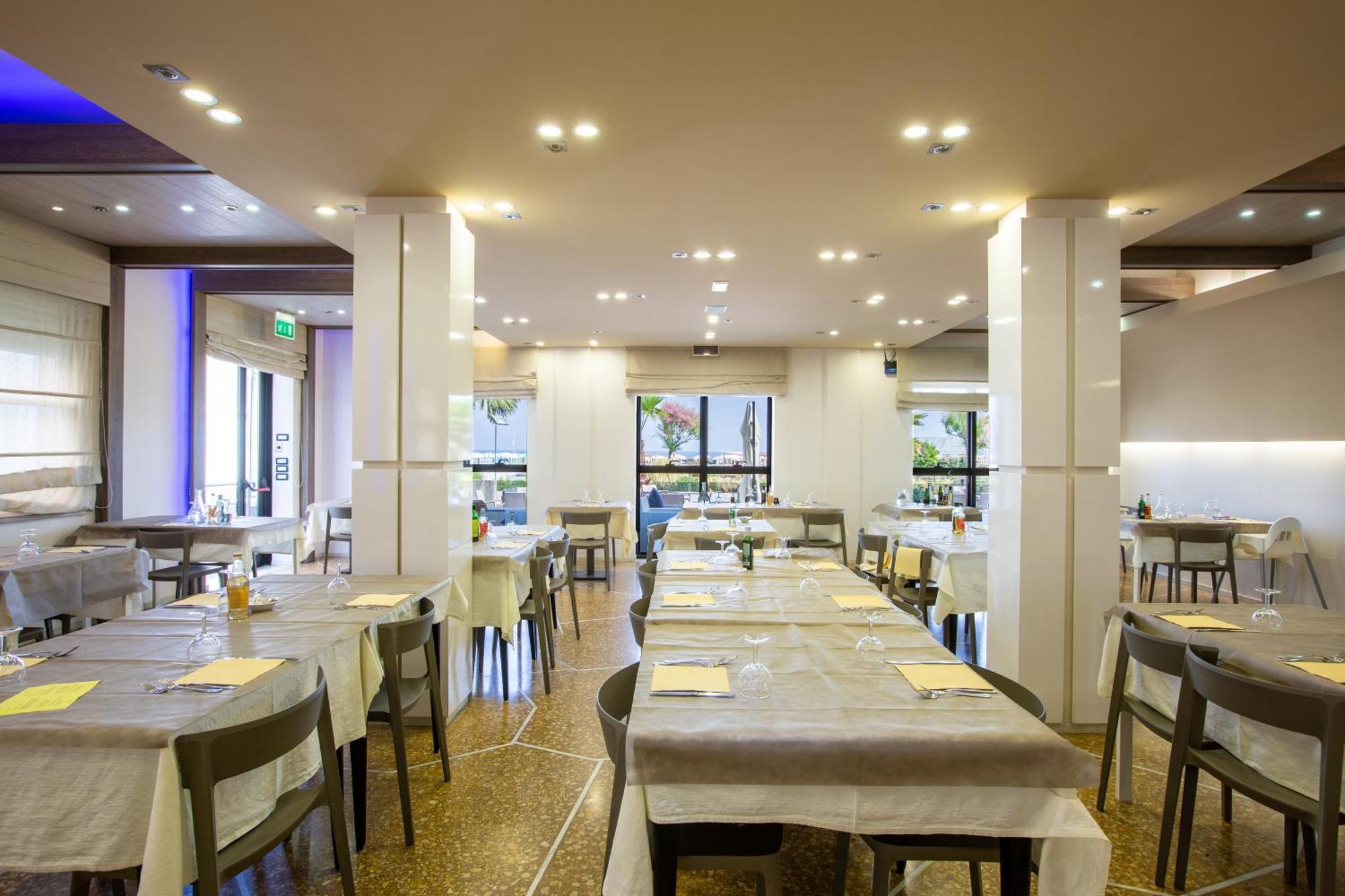 Hotel Gardenia Римини Экстерьер фото