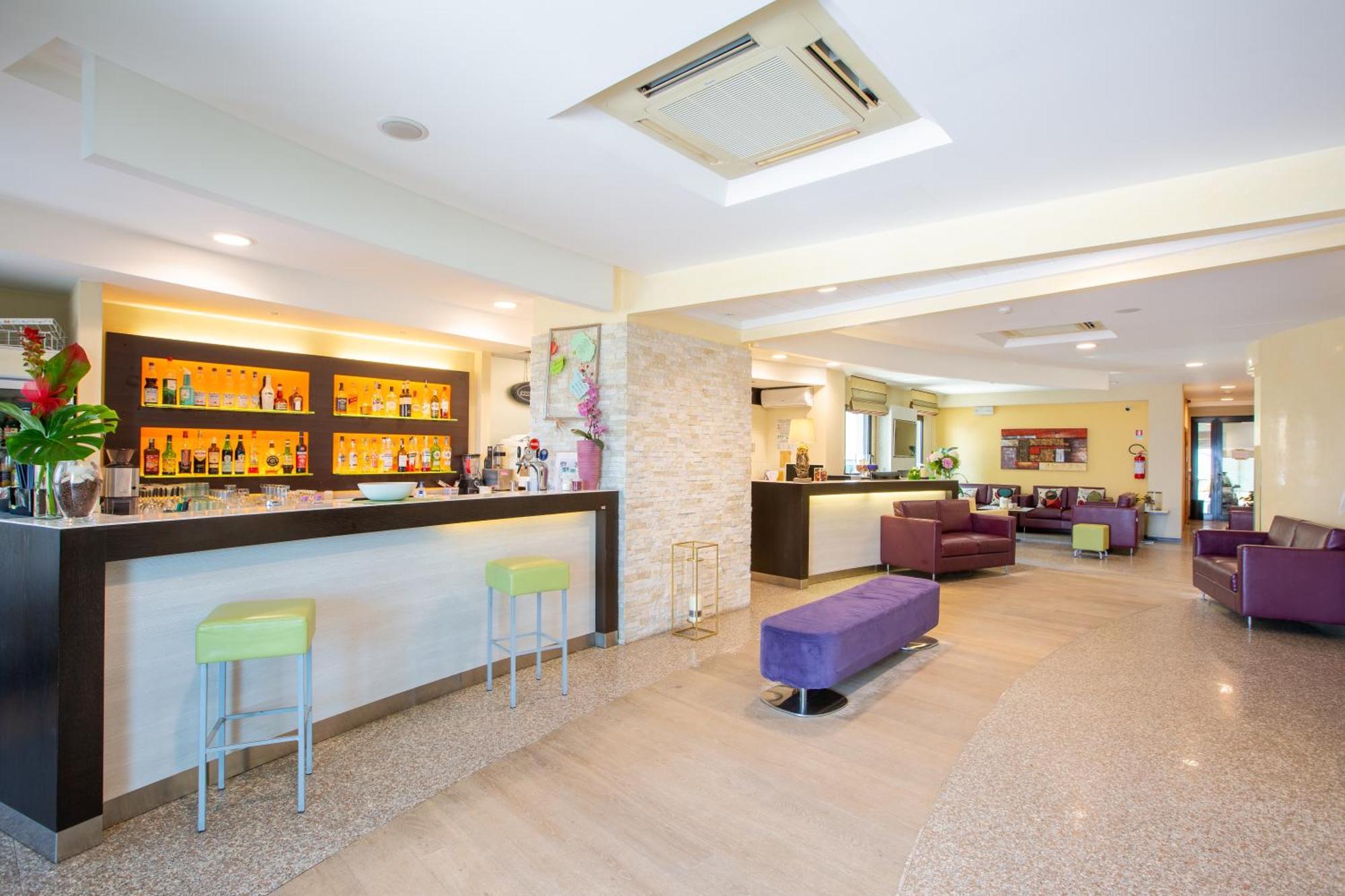 Hotel Gardenia Римини Экстерьер фото