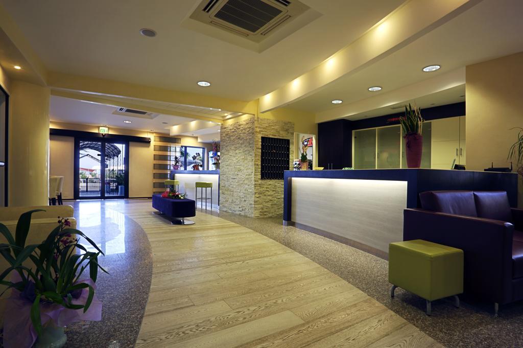 Hotel Gardenia Римини Экстерьер фото