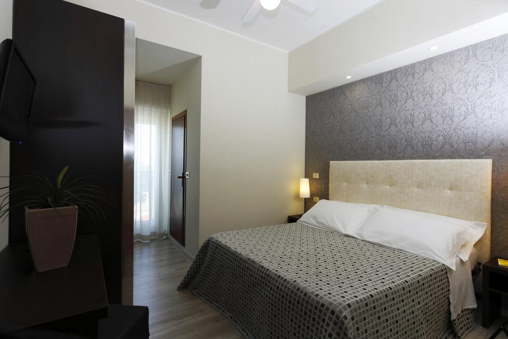 Hotel Gardenia Римини Экстерьер фото